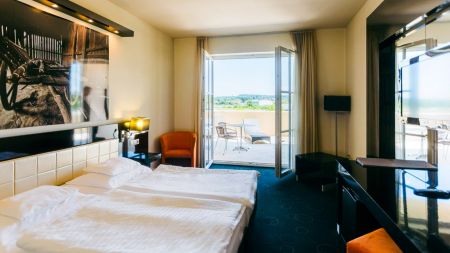 https://www.soccatours.ch/media/catalog/product/cache/da432fc9ee79dfca32e073c2235ab4d7/f/u/fussballtrainingslager_gotthard_therme_hotel_soccatours5.jpg