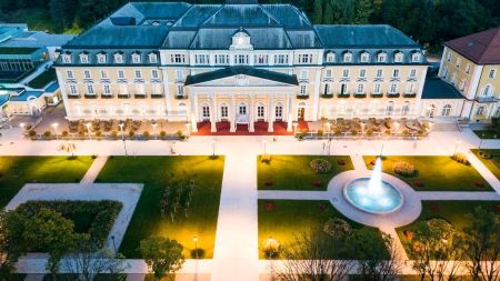 https://www.soccatours.ch/media/catalog/product/cache/da432fc9ee79dfca32e073c2235ab4d7/f/u/fussballtrainingslager_grand_hotel_rogaska_soccatours2.jpg