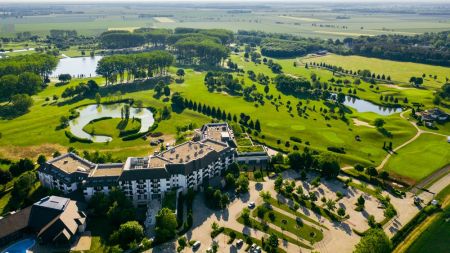 https://www.soccatours.ch/media/catalog/product/cache/da432fc9ee79dfca32e073c2235ab4d7/f/u/fussballtrainingslager_greenfield_hotel_soccatours.jpg