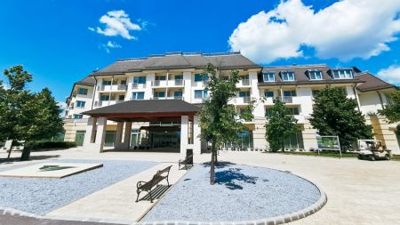https://www.soccatours.ch/media/catalog/product/cache/da432fc9ee79dfca32e073c2235ab4d7/f/u/fussballtrainingslager_greenfield_hotel_soccatours2.jpg
