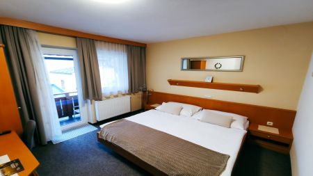 https://www.soccatours.ch/media/catalog/product/cache/da432fc9ee79dfca32e073c2235ab4d7/f/u/fussballtrainingslager_hoedl-kaplan_soccatours6.jpg