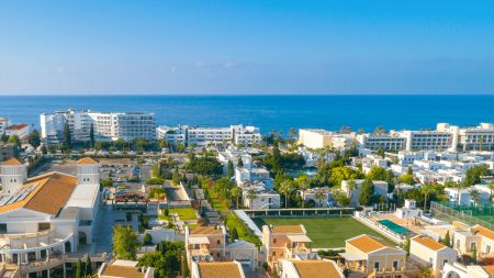 https://www.soccatours.ch/media/catalog/product/cache/da432fc9ee79dfca32e073c2235ab4d7/f/u/fussballtrainingslager_hotel_aliathon_village_soccatours.jpg