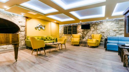 https://www.soccatours.ch/media/catalog/product/cache/da432fc9ee79dfca32e073c2235ab4d7/f/u/fussballtrainingslager_hotel_amstel_hattyu_soccatours2.jpg