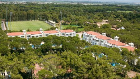 https://www.soccatours.ch/media/catalog/product/cache/da432fc9ee79dfca32e073c2235ab4d7/f/u/fussballtrainingslager_hotel_bellis_deluxe_soccatours3.jpg