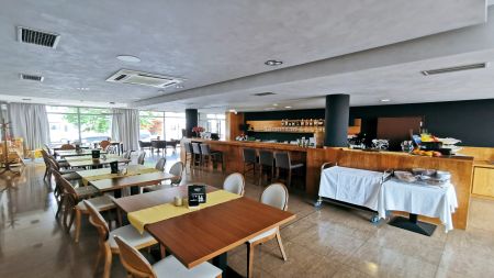 https://www.soccatours.ch/media/catalog/product/cache/da432fc9ee79dfca32e073c2235ab4d7/f/u/fussballtrainingslager_hotel_eminent_soccatours4.jpg