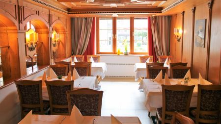 https://www.soccatours.ch/media/catalog/product/cache/da432fc9ee79dfca32e073c2235ab4d7/f/u/fussballtrainingslager_hotel_goldener_loewe_soccatours3.jpg