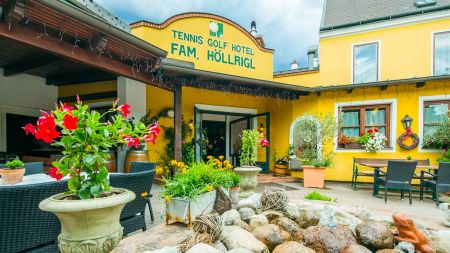 https://www.soccatours.ch/media/catalog/product/cache/da432fc9ee79dfca32e073c2235ab4d7/f/u/fussballtrainingslager_hotel_hoellrigl_soccatours.jpg