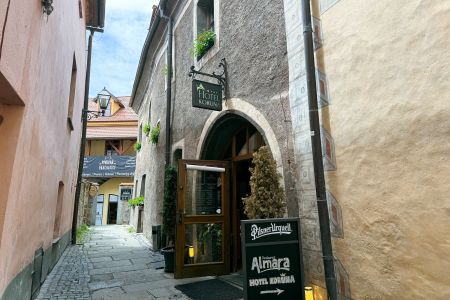 https://www.soccatours.ch/media/catalog/product/cache/da432fc9ee79dfca32e073c2235ab4d7/f/u/fussballtrainingslager_hotel_koruna_soccatours.jpg