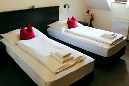 https://www.soccatours.ch/media/catalog/product/cache/da432fc9ee79dfca32e073c2235ab4d7/f/u/fussballtrainingslager_hotel_koruna_soccatours_5_.jpg