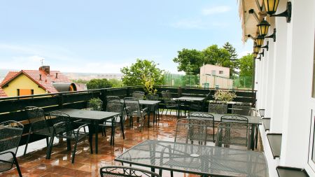 https://www.soccatours.ch/media/catalog/product/cache/da432fc9ee79dfca32e073c2235ab4d7/f/u/fussballtrainingslager_hotel_panorama_pilsen_soccatours2.jpg