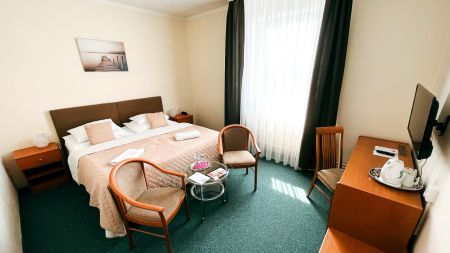 https://www.soccatours.ch/media/catalog/product/cache/da432fc9ee79dfca32e073c2235ab4d7/f/u/fussballtrainingslager_hotel_panorama_pilsen_soccatours6.jpg