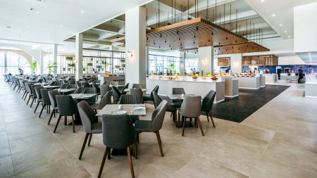 https://www.soccatours.ch/media/catalog/product/cache/da432fc9ee79dfca32e073c2235ab4d7/f/u/fussballtrainingslager_hotel_phaethon_beach_soccatours4.jpg