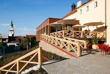 https://www.soccatours.ch/media/catalog/product/cache/da432fc9ee79dfca32e073c2235ab4d7/f/u/fussballtrainingslager_hotel_pod_zamkem_soccatours.jpg