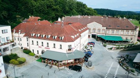https://www.soccatours.ch/media/catalog/product/cache/da432fc9ee79dfca32e073c2235ab4d7/f/u/fussballtrainingslager_hotel_podhrad_soccatours2.jpg