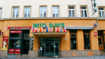https://www.soccatours.ch/media/catalog/product/cache/da432fc9ee79dfca32e073c2235ab4d7/f/u/fussballtrainingslager_hotel_slavie_soccatours.jpg