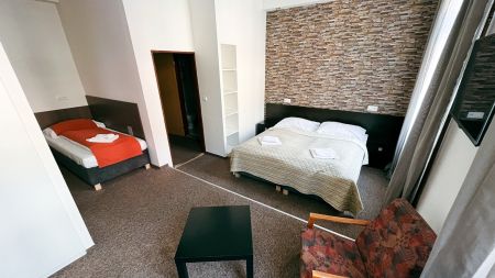 https://www.soccatours.ch/media/catalog/product/cache/da432fc9ee79dfca32e073c2235ab4d7/f/u/fussballtrainingslager_hotel_slavie_soccatours5.jpg