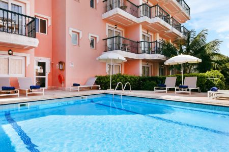 https://www.soccatours.ch/media/catalog/product/cache/da432fc9ee79dfca32e073c2235ab4d7/f/u/fussballtrainingslager_hotel_thb_felip_soccatours_14_.jpg