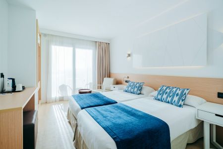 https://www.soccatours.ch/media/catalog/product/cache/da432fc9ee79dfca32e073c2235ab4d7/f/u/fussballtrainingslager_hotel_thb_felip_soccatours_7_.jpg