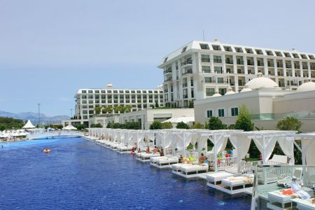 https://www.soccatours.ch/media/catalog/product/cache/da432fc9ee79dfca32e073c2235ab4d7/f/u/fussballtrainingslager_hotel_titanic_deluxe_soccatours.jpg