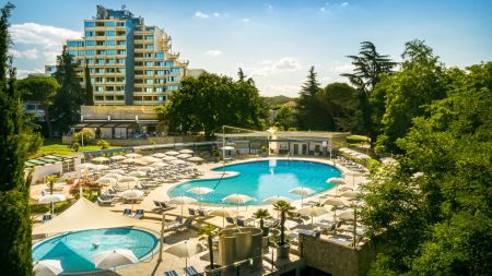 https://www.soccatours.ch/media/catalog/product/cache/da432fc9ee79dfca32e073c2235ab4d7/f/u/fussballtrainingslager_hotel_valamar_diamant_soccatours.jpg