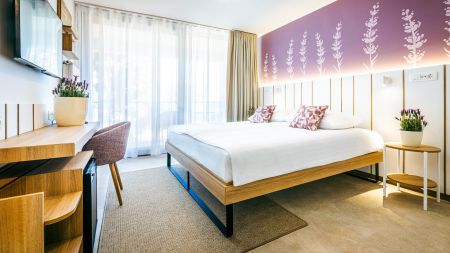 https://www.soccatours.ch/media/catalog/product/cache/da432fc9ee79dfca32e073c2235ab4d7/f/u/fussballtrainingslager_hotel_vile_park_premium_soccatours3.jpg