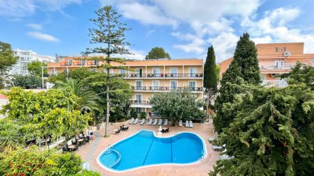 https://www.soccatours.ch/media/catalog/product/cache/da432fc9ee79dfca32e073c2235ab4d7/f/u/fussballtrainingslager_hotelkomplex_paguera_soccatours.jpg