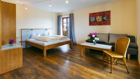 https://www.soccatours.ch/media/catalog/product/cache/da432fc9ee79dfca32e073c2235ab4d7/f/u/fussballtrainingslager_landgasthof_zum_kirchenwirt_soccatours_4_.jpg