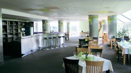 https://www.soccatours.ch/media/catalog/product/cache/da432fc9ee79dfca32e073c2235ab4d7/f/u/fussballtrainingslager_parkhotel_sokolov_soccatours2.jpg