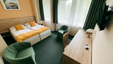https://www.soccatours.ch/media/catalog/product/cache/da432fc9ee79dfca32e073c2235ab4d7/f/u/fussballtrainingslager_parkhotel_sokolov_soccatours3.jpg