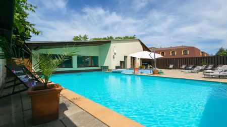 https://www.soccatours.ch/media/catalog/product/cache/da432fc9ee79dfca32e073c2235ab4d7/f/u/fussballtrainingslager_pension_diana8.jpg
