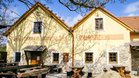 https://www.soccatours.ch/media/catalog/product/cache/da432fc9ee79dfca32e073c2235ab4d7/f/u/fussballtrainingslager_pension_drei_eschen_soccatours.jpg