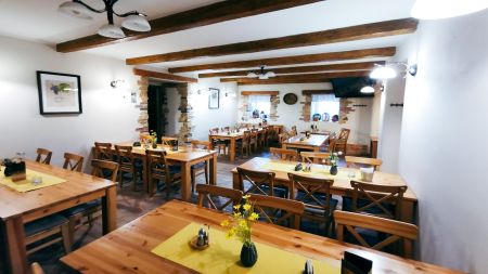 https://www.soccatours.ch/media/catalog/product/cache/da432fc9ee79dfca32e073c2235ab4d7/f/u/fussballtrainingslager_pension_drei_eschen_soccatours2.jpg