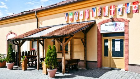 https://www.soccatours.ch/media/catalog/product/cache/da432fc9ee79dfca32e073c2235ab4d7/f/u/fussballtrainingslager_pension_in_vino_soccatours.jpg