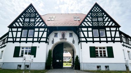 https://www.soccatours.ch/media/catalog/product/cache/da432fc9ee79dfca32e073c2235ab4d7/f/u/fussballtrainingslager_penzion_karlsbad_soccatours3.jpg