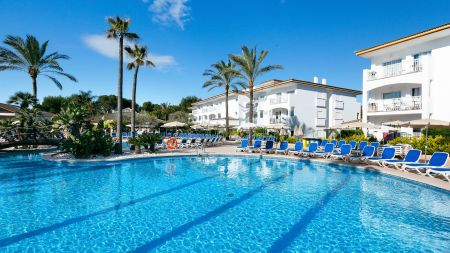 https://www.soccatours.ch/media/catalog/product/cache/da432fc9ee79dfca32e073c2235ab4d7/f/u/fussballtrainingslager_playa_mar_spa_soccatours9.jpg