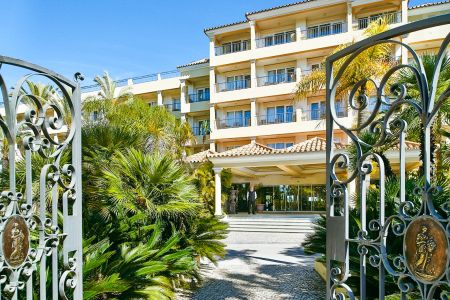 https://www.soccatours.ch/media/catalog/product/cache/da432fc9ee79dfca32e073c2235ab4d7/f/u/fussballtrainingslager_ria_park_hotel_soccatours.jpg