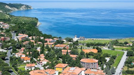 https://www.soccatours.ch/media/catalog/product/cache/da432fc9ee79dfca32e073c2235ab4d7/f/u/fussballtrainingslager_san_simon_resort_soccatours.jpg
