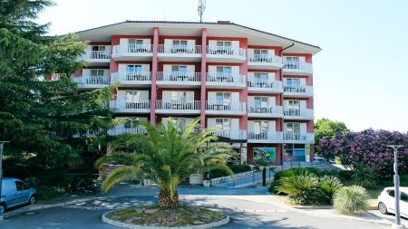https://www.soccatours.ch/media/catalog/product/cache/da432fc9ee79dfca32e073c2235ab4d7/f/u/fussballtrainingslager_san_simon_resort_soccatours2.jpg