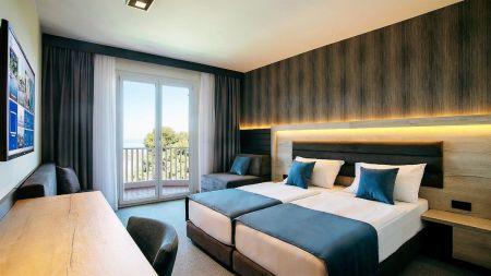 https://www.soccatours.ch/media/catalog/product/cache/da432fc9ee79dfca32e073c2235ab4d7/f/u/fussballtrainingslager_san_simon_resort_soccatours7.jpg