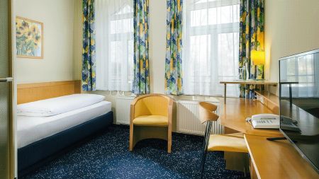https://www.soccatours.ch/media/catalog/product/cache/da432fc9ee79dfca32e073c2235ab4d7/f/u/fussballtrainingslager_schloss_schweinsburg_soccatours5.jpg