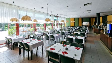 https://www.soccatours.ch/media/catalog/product/cache/da432fc9ee79dfca32e073c2235ab4d7/f/u/fussballtrainingslager_sporthotel_sopron_soccatours2.jpg