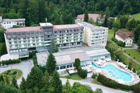 https://www.soccatours.ch/media/catalog/product/cache/da432fc9ee79dfca32e073c2235ab4d7/f/u/fussballtrainingslager_terme_topolsica_soccatours.jpg