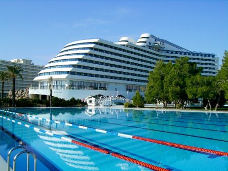 https://www.soccatours.ch/media/catalog/product/cache/da432fc9ee79dfca32e073c2235ab4d7/f/u/fussballtrainingslager_titanic_deluxe_lara_soccatours2.jpg