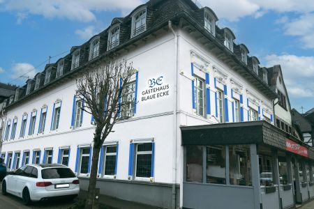 https://www.soccatours.ch/media/catalog/product/cache/da432fc9ee79dfca32e073c2235ab4d7/g/u/guesthouse_blaue_ecke_soccatours.jpg