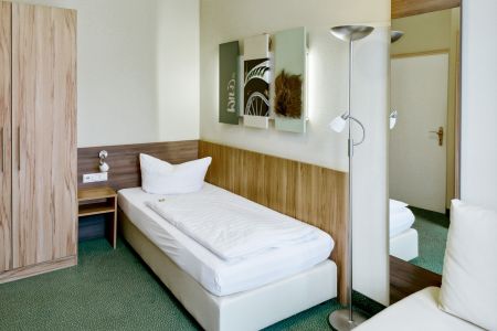 https://www.soccatours.ch/media/catalog/product/cache/da432fc9ee79dfca32e073c2235ab4d7/g/u/guesthouse_blaue_ecke_soccatours_5_.jpg