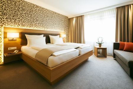 https://www.soccatours.ch/media/catalog/product/cache/da432fc9ee79dfca32e073c2235ab4d7/h/a/hanauer_hof_soccatours_4_.jpg