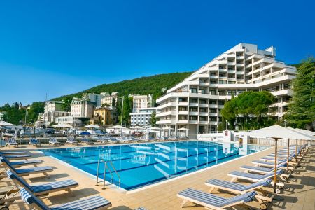 https://www.soccatours.ch/media/catalog/product/cache/da432fc9ee79dfca32e073c2235ab4d7/h/o/hotel_admiral_soccatours.jpg