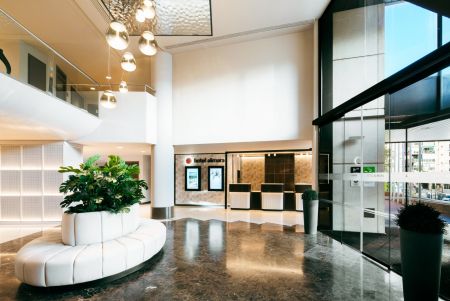 https://www.soccatours.ch/media/catalog/product/cache/da432fc9ee79dfca32e073c2235ab4d7/h/o/hotel_alimara_barcelona_soccatours_3_.jpg