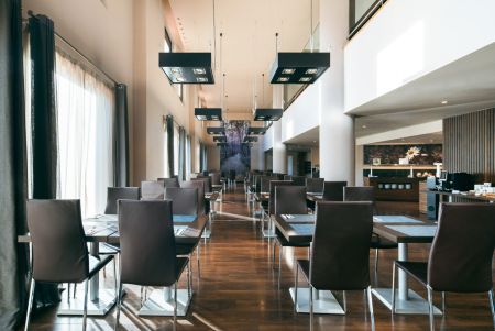 https://www.soccatours.ch/media/catalog/product/cache/da432fc9ee79dfca32e073c2235ab4d7/h/o/hotel_alimara_barcelona_soccatours_5_.jpg