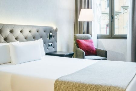 https://www.soccatours.ch/media/catalog/product/cache/da432fc9ee79dfca32e073c2235ab4d7/h/o/hotel_alimara_barcelona_soccatours_7__1.jpg